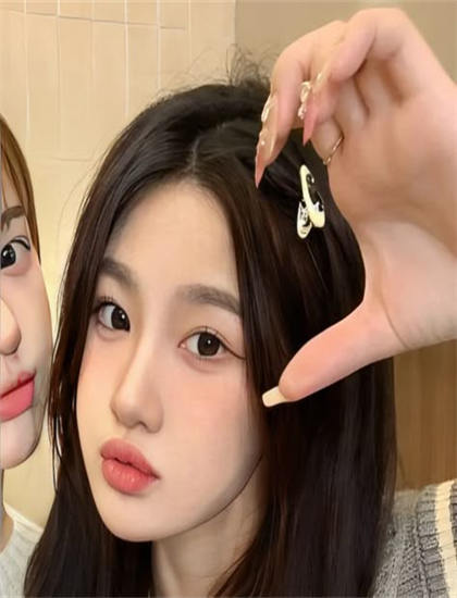 《情人节前7天》色彩运用娱乐解析值得回味的：色调选择与情绪表达分析